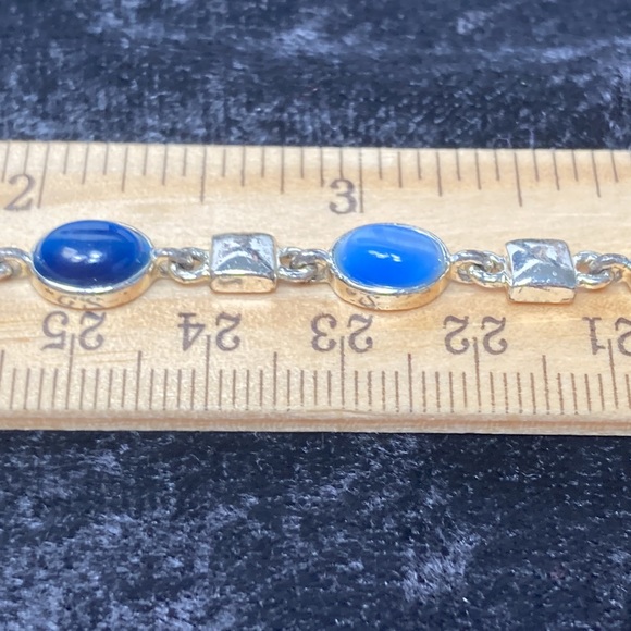 Blue Cats Eye Silver Tone Bracelet Light & Dark - Picture 10 of 13